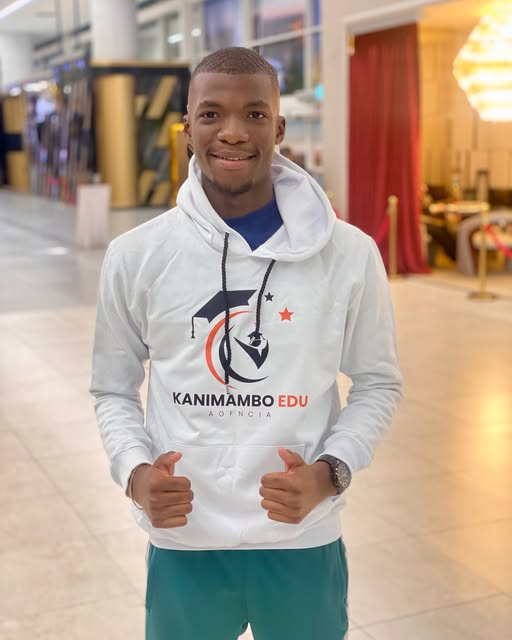 Estudante João no aeroporto